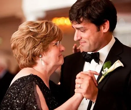 Danseaza cu mama mea la nunta Danseaza cu mama mea la nunta