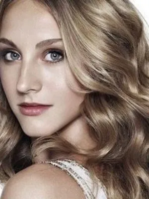 Bej culoarea părului fotografie, care este de culoare maro deschis, blond sau blond geros rece (bej) Bej culoarea părului fotografie, care este de culoare maro deschis, blond sau blond geros rece