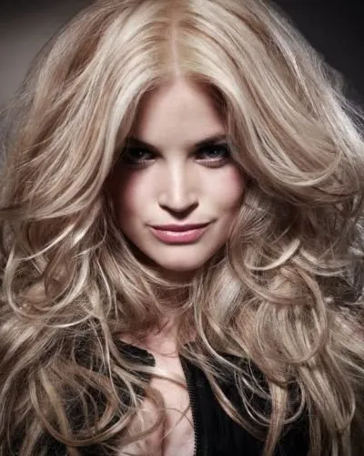 Bej fotografie de păr, care este de culoare maro deschis, blond sau blond geros la rece (de păr) Bej culoarea părului fotografie, care este de culoare maro deschis, blond sau blond geros rece