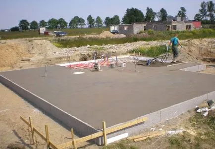 Betonarea platforma de sub o masina cu video sau mâinile (zona betonare) Betonarea platforma sub masina video sale mâini