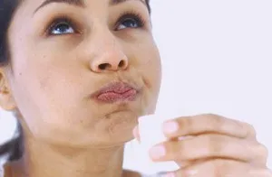 Clåtirea gura după extracția dentară pentru vindecarea rapidă a gingiei (rana) (eliminat) Clåtirea gura după extracția dentară pentru vindecarea rapidă a gingiei (plagă)