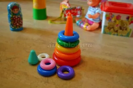 Ce să dea copilul timp de 1 an, cele mai bune idei de cadouri pentru băieți și fete, acolo a trăit