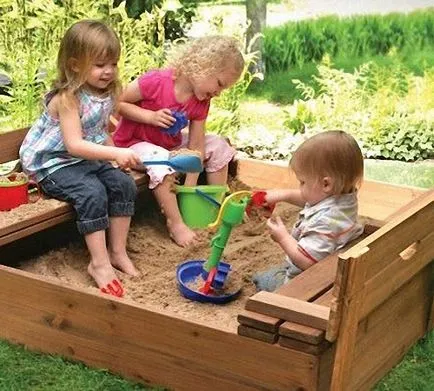 Sandbox pentru copii cu mâinile, portal de construcție (mâini) Sandbox pentru copii cu mâinile, portalul de construcție