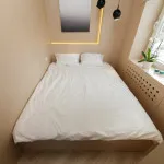 Proiectare si living interior cu zone de living și de dormit