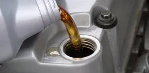 Care este diferențele de compoziție chimică a uleiului de motor
