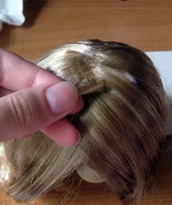 Cum de a face peruci, cum să aibă grijă de păr fals, cum să se spele o peruca