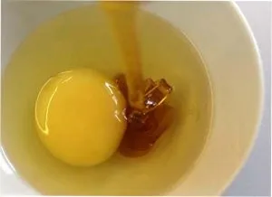 Cum se utilizează ulei natural pentru a consolida păr
