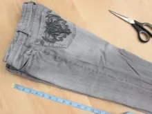 Cât de frumos blugi tăiate la domiciliu tind să rupă și să facă reduceri