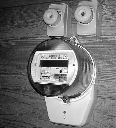 Cum se stinge lumina în apartament peste placa, electrician Raccoon
