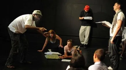 Cum de a intra în teatru