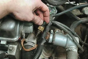 Cum se verifică senzorul de temperatură a lichidului de răcire, semnele senzorului (fluid) Fault Cum să verificați senzorul de temperatură a lichidului de răcire, simptomele de defect senzor