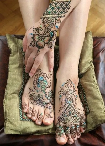 Cum să atragă secrete henna care aplică tatuaje temporare (egal) Cum să atragă secretele henna aplicarea tatuaje temporare