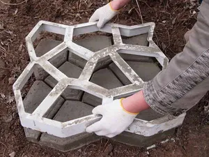 Cum de a face o cale de grădină ieftin cu propriile sale mâini alegerea instrucțiunilor materiale și de instalare (cu mâinile) Cum de a face o cale de grădină ieftin cu propriile sale mâini alegerea instrucțiunilor materiale și instalare