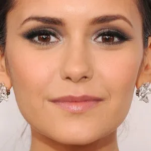 Cum de a face machiaj ca Nina Dobrev (foto)