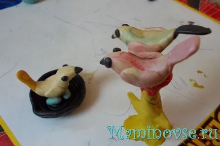 Ca un om orb din lut pasăre pe cuib, lumea prin ochii mamelor (plastilina) Ca un om orb din lut pasăre pe cuib, lumea prin ochii mamelor