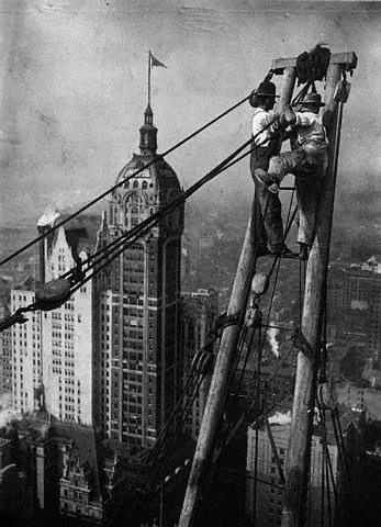 Cum de a construi un zgârie-nori din New York - o sursă de bună dispoziție