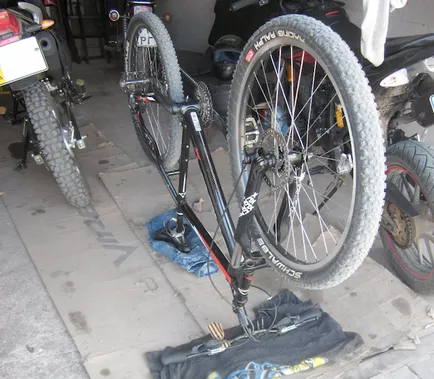 Cum de a elimina îndoitură furca de suspensie de biciclete, DIY (redare) Cum de a elimina îndoitură furca de suspensie biciclete, DIY pe