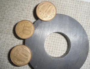 Cum știu dacă este sau nu moneda magnetică (monede) Cum știu dacă este sau nu moneda magnetică