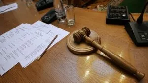 Cum să evacueze locatarii care nu plătesc, motivele de încetare a contractului de muncă