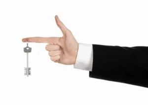 Cum să evacueze locatarii care nu plătesc, motivele de încetare a contractului de muncă