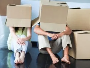 Cum să evacueze locatarii care nu plătesc, motivele de încetare a contractului de muncă