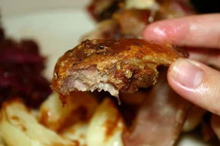 Cum delicios ciolan de porc coaptă în cuptor în folie