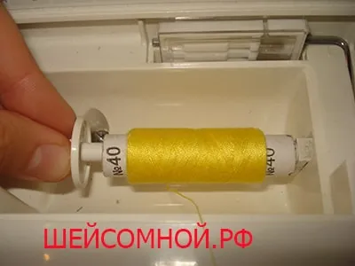 Cum se umple firul de o mașină de cusut - gât cu mine
