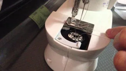 Cum se umple firul de o mașină de cusut și serger