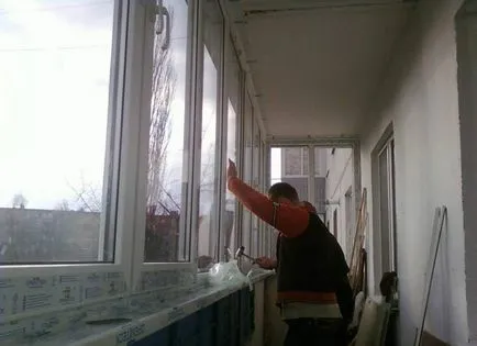Cum să glazura un geam balcon cu mâinile lor pe cont propriu de la zero, video și instalarea de balcoane