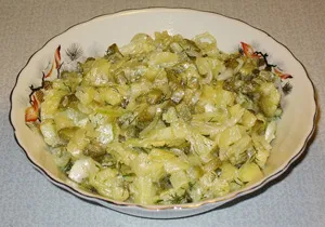 salata de cartofi cu castraveti murati, delicioase alimente (murături salată) salata de cartofi cu castraveti murati, alimente delicioase