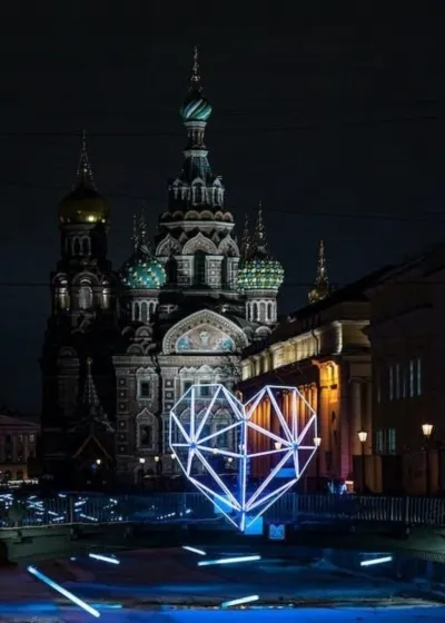 Прически за вълниста коса със средна дължина с бретон, без бретон, снимка