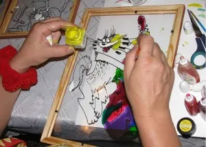 Frumoase picturi pe sticla, construi casa ta!