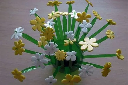 Frumoasa vaza dintr-o sticla de plastic cu mâinile (foto) (arme) Frumoasa vaza dintr-o sticla de plastic cu mâinile (foto)