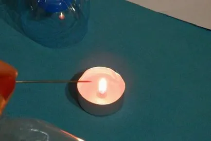 Frumoasa vaza dintr-o sticla de plastic cu mâinile (foto) (flacon) Frumoasa vaza dintr-o sticla de plastic cu mâinile (foto)