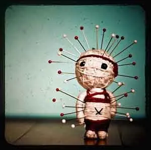 păpușă voodoo cu propriile sale mâini la domiciliu