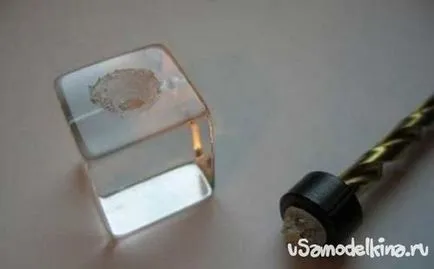 Cubul lui Rubik cu propriile sale mâini (Cubul Rubik) Cubul lui Rubik cu propriile sale mâini