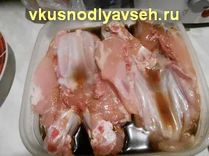 Piept de pui la cuptor cu roșii întregi cu sos de usturoi, un pas cu pas reteta fotografii (cu roșii) Piept de pui la cuptor cu roșii întregi cu sos de usturoi, un pas cu pas reteta fotografii