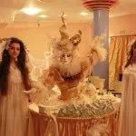Doamna de la recepție eveniment, doamnă-bufet - o masă fată vie (tabel femeie vie) Doamna de la recepție eveniment, doamnă-bufet - o masă fată de viață