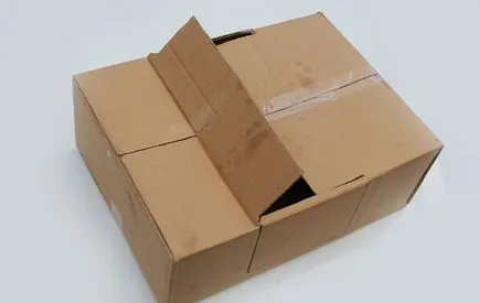 Masina din carton cu mâinile lor grațios convertibile (auto) Masina din carton cu mâinile lor convertibile elegant