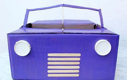 Masina din carton cu mâinile lor convertibile grațios (mâini) Masina din carton cu mâinile lor convertibile elegant