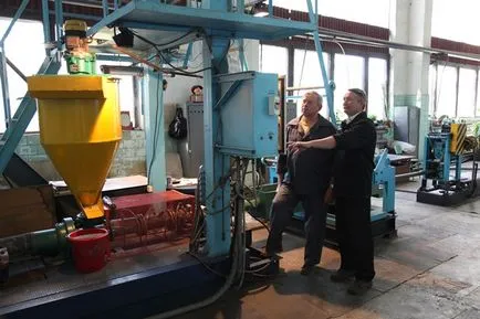 operator de extruder - specificul profesiei, Tomo - producția de echipamente de extrudare