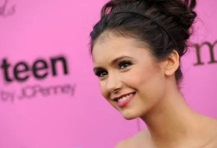 Tehnica de machiaj Nina Dobrev, turn-based de make- up (Nina) Tehnica de machiaj Nina Dobrev, turn-based de make- up