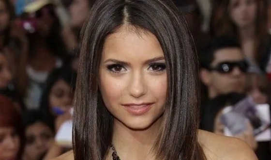 Tehnica de machiaj Nina Dobrev, turn-based de make- up (Nina) Tehnica de machiaj Nina Dobrev, turn-based de make- up