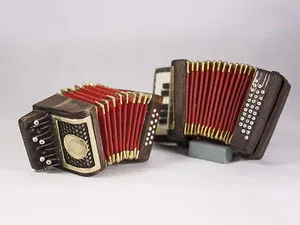 Master acordeon in miniatura pentru o păpușă - Master Fair - manual, manual (hârtie kraft) Master acordeon in miniatura pentru o păpușă - Master Fair - manual, lucrate manual