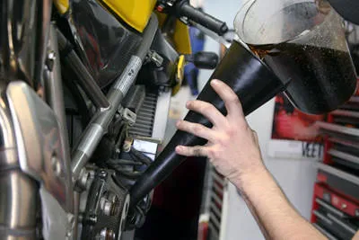 Ulei pentru motociclete, modul de a alege și cât de des să schimbare