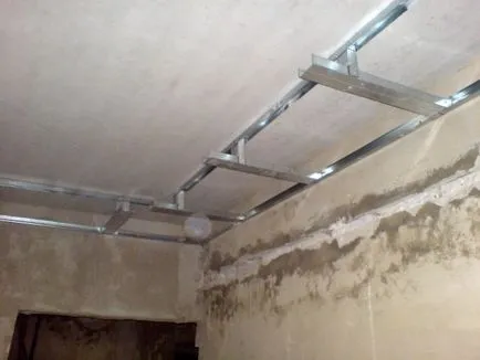 Instalare de plafoane multi-nivel realizat din gips-carton în fotografie și video (instalare) Instalare de plafoane multi-nivel realizat din gips-carton în fotografie și video