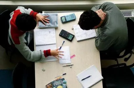 Full-time - acesta este modul în care aceasta diferă de corespondență