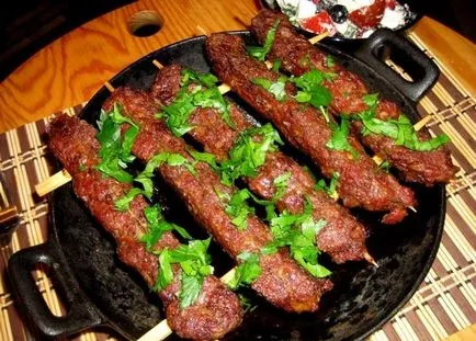 EAU bucătăria națională care edyat din EAU (Emiratele Arabe Unite în produsele alimentare) bucătăria națională EAU, care edyat în Emiratele Arabe Unite