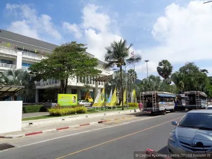 Transportul public între plaje Phuket