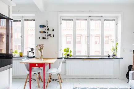 Windows fără perdele în interiorul modul de a decora și locul, design frumos și decor în pervaz camera de zi,